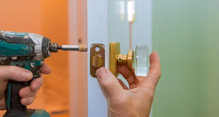 Broken Door Knob Fix in Ashland, CA